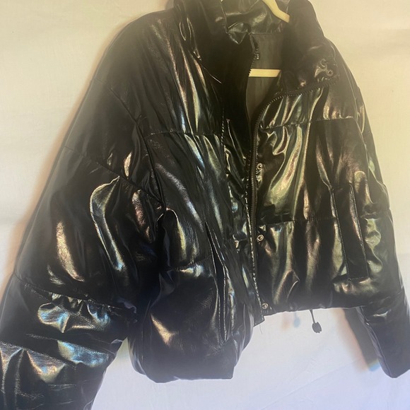 PRETTYLITTLETHING Black Patent Leather Puffer Jacket Cropped Funnel Neck Sz 8 - Picture 5 of 6